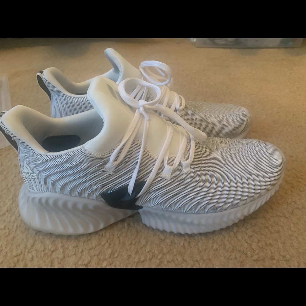 Men’s size ten adidas alphabounce